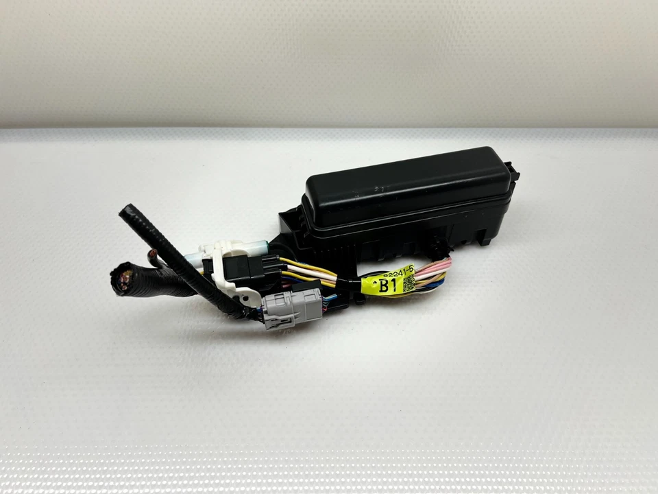 2010 - 2015 LEXUS IS250 CONVERTIBLE 2.5L CONVERTIBLE FUSE BOX 82241-53010D-1 OEM - Image 2 of 4