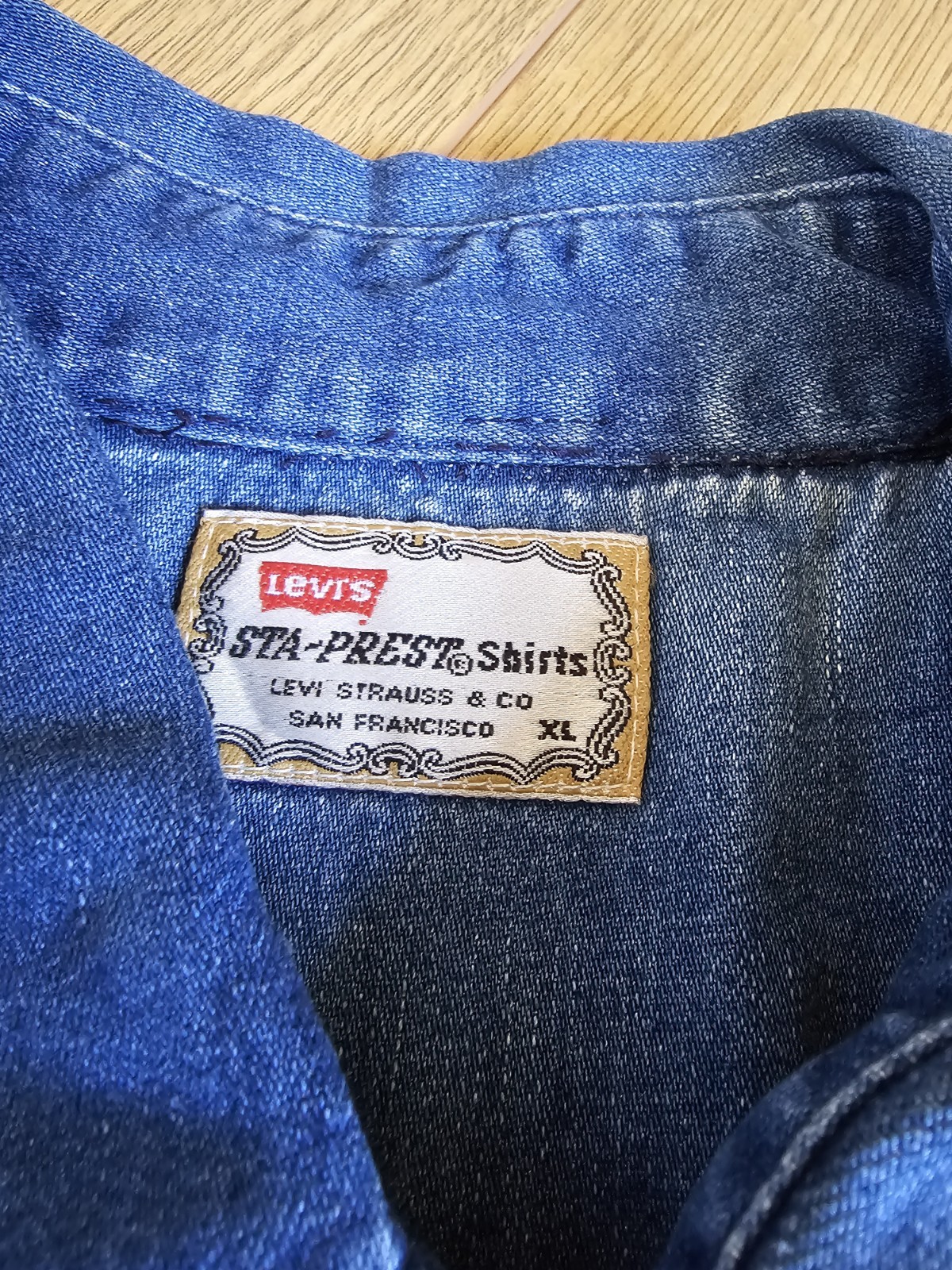 VTG 1999 Levis Sta-Prest Chambray Denim Shirt Mens XL Blue Long Sleeve Black Tab image 4