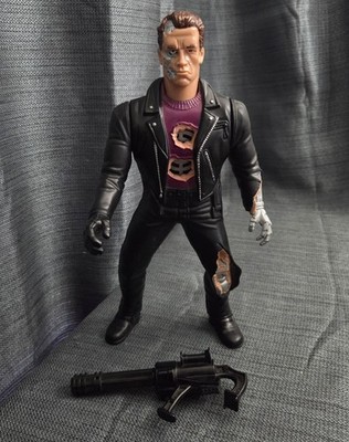 Terminator 15''  Action Figure Arnold Schwarzenegger Talks HASTA LA VISTA BABY!