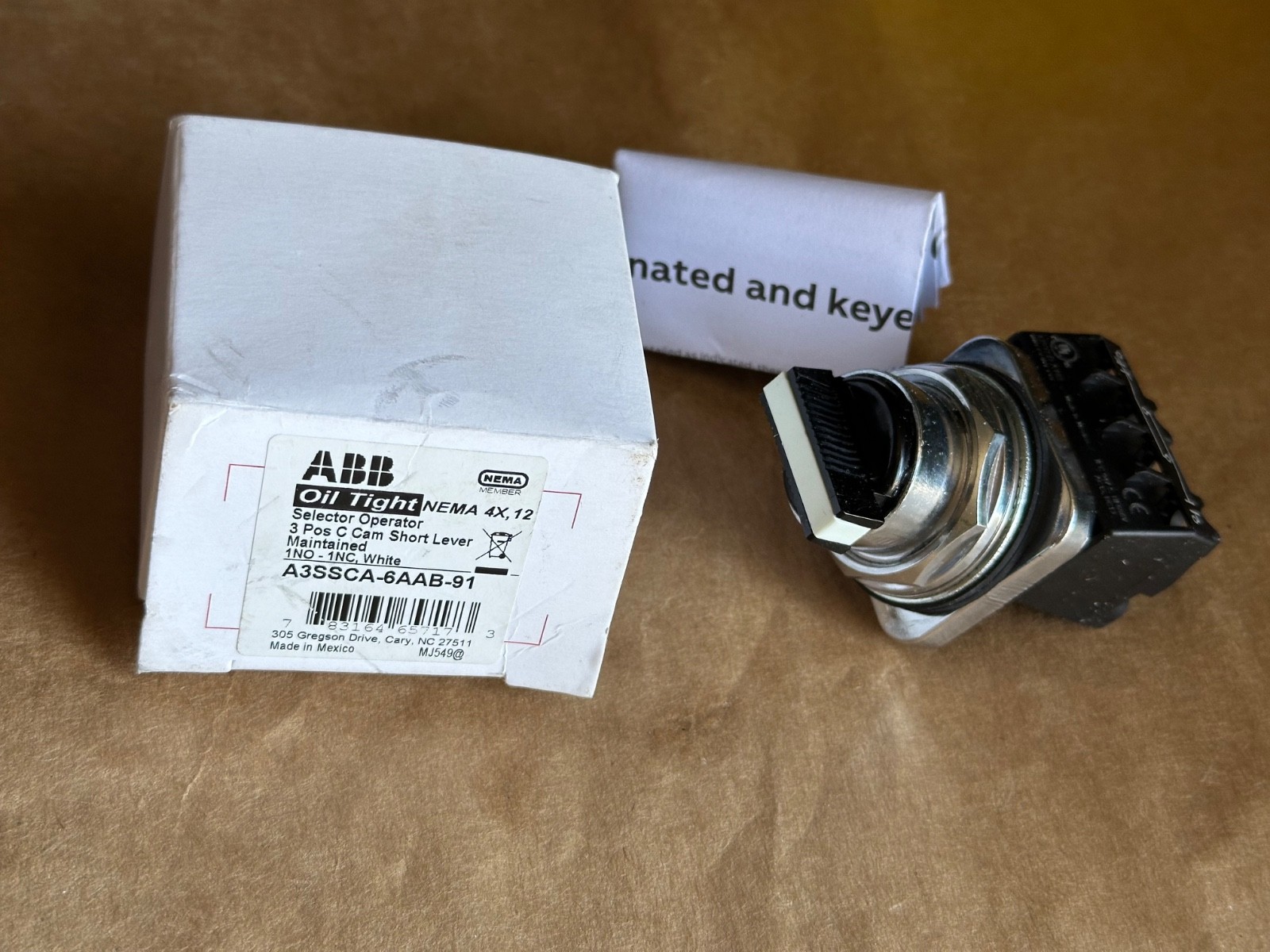 ABB A3SSBA-6AAB-91 OIL TIGHT NEMA 4X, 12 Selector Operator 3 Position 1NO-1NC