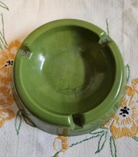 VTG Mid Century Plastic Ashtray Bright Green Unmarked 4 1/2" Round