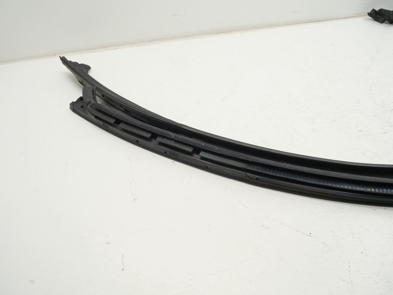 2005 Bentley Continental GT Front Door Weather Stripping Left/Right Pair 59k OEM