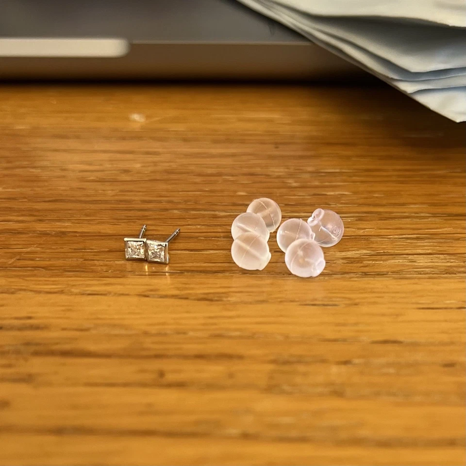 Solid heavy platinum PT950 diamond earrings - Image 3 of 4