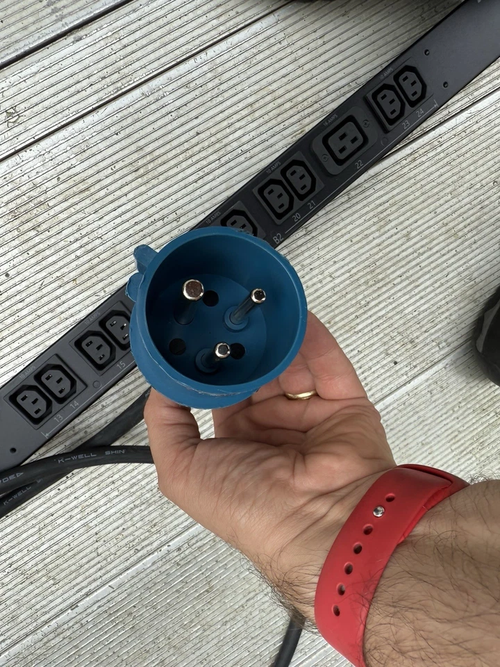 APC AP7553 20x C13 4x C19 Basic ZeroU Rack PDU Power Distribution Unit 32A 230V - Image 2 of 4