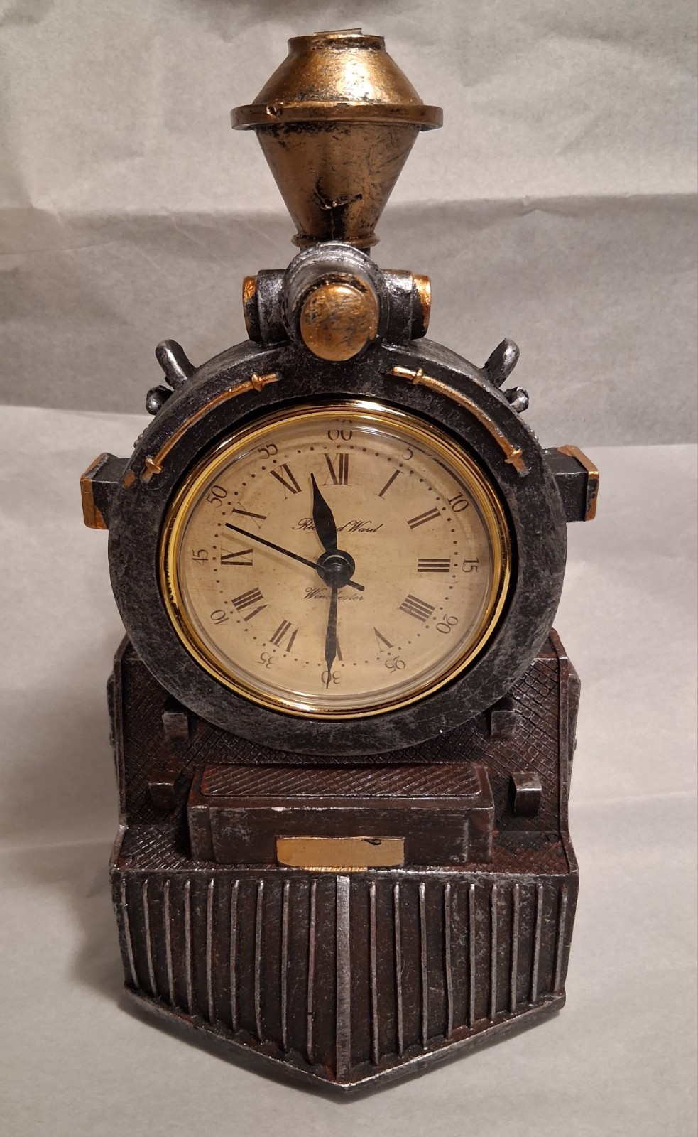 Design Toscano Locomotive Train Wall Clock Vintage Style image