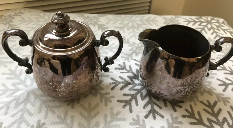 SILVER PLATED SUGAR AND CREAMER SET! VINTAGE! ENGRAVED WM A ROGERS! BEAUTIFUL!