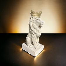 Majestätische Löwen-Steinfigur