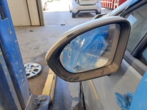 Used Left Door Mirror fits: 2019 Chevrolet Cruze Power VIN B 4th digit New Style