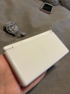 Nintendo DS Lite White Handheld Console Tested & Working w/ Charger & Stylus