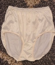90's Vintage Hanes Her Way 100 Captiva nylon panties w/tags sz 6-10