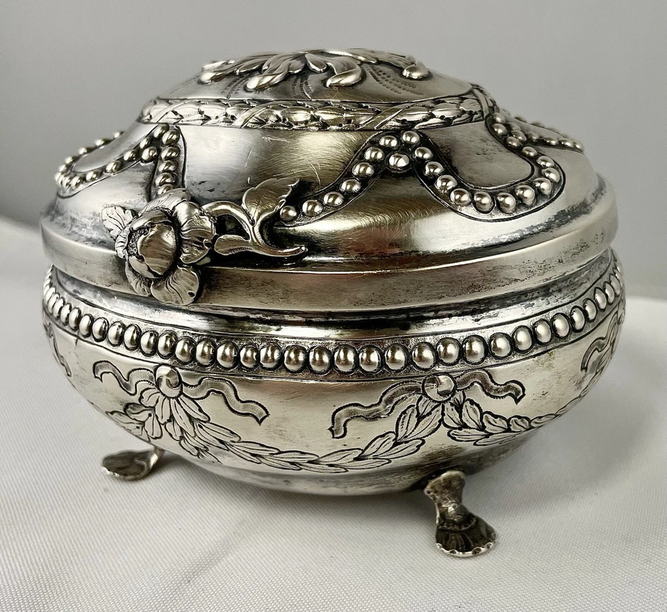 Caja de azúcar rococó de plata .800 de Berlín de finales del siglo XVIII de pie sobre 4 patas Foto 4 de 4