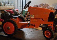 Rare Vintage Scale Models Kubota M105S Metal Pedal Tractor Toy USA Diecast Heavy