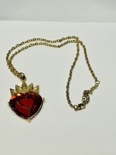 DISNEY DESCENDANTS 3 EVIE NECKLACE RED JEWEL HEART CROWN GOLD TONE METAL COSPLAY