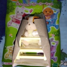 Ensemble bébé et poussette Sylanian Families