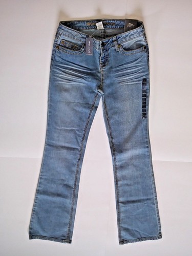 Junior's Light Wash Bootcut Jeans NWT 