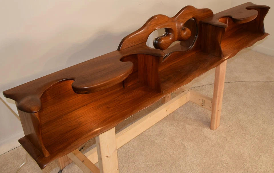 Cabecero después Castillo Wendell David Ebner Estudio Artesano Esculpido Nogal Foto 3 de 4