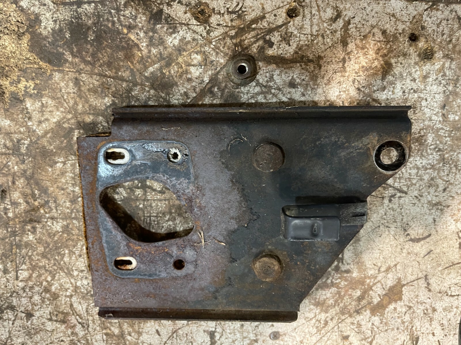 1969 DODGE CHARGER MANUAL BRAKE MASTER CYLINDER MOUNTING PLATE HARDWARE