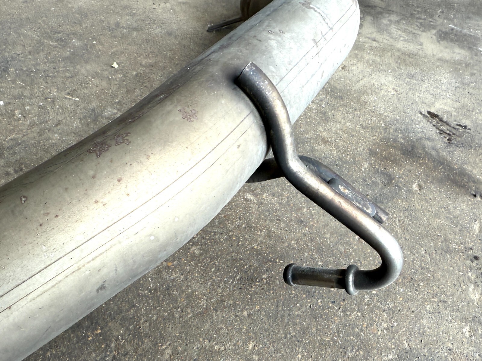 2017 - 2020 Maserati Levante Passenger Side RH Muffler OEM 670038670