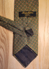 Brooks Brothers Makers tie, green foulard pattern, looks great