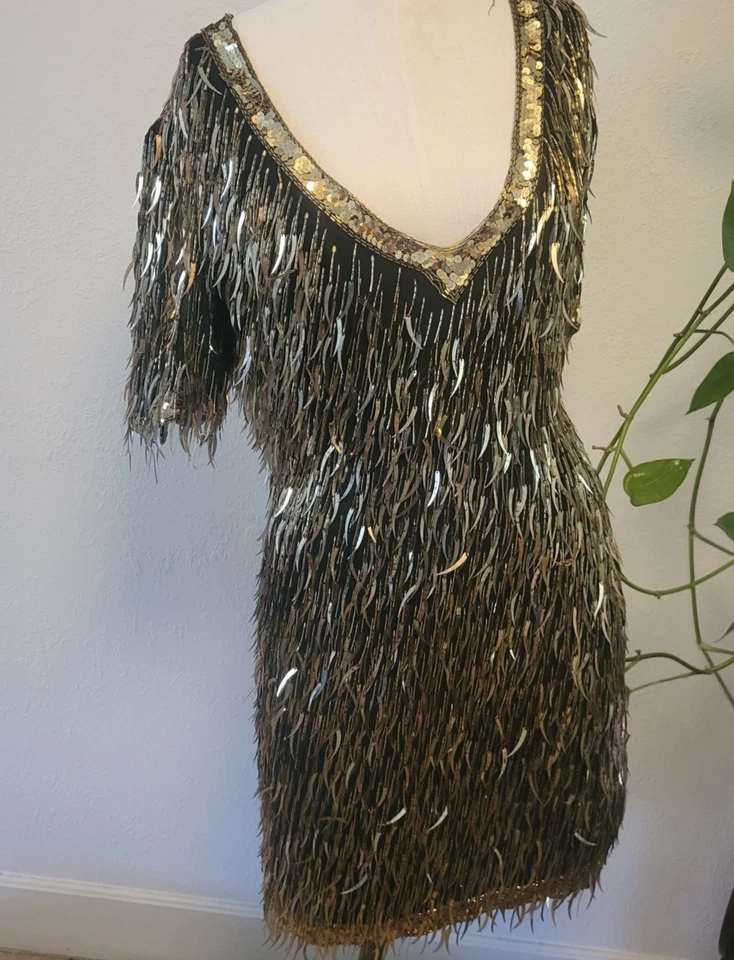 Vestido Talla M Años 80 Dorado Diente de Tiburón Con Cuentas Aleta Shimmy Funky Lentejuelas - Rasgaduras Foto 3 de 4