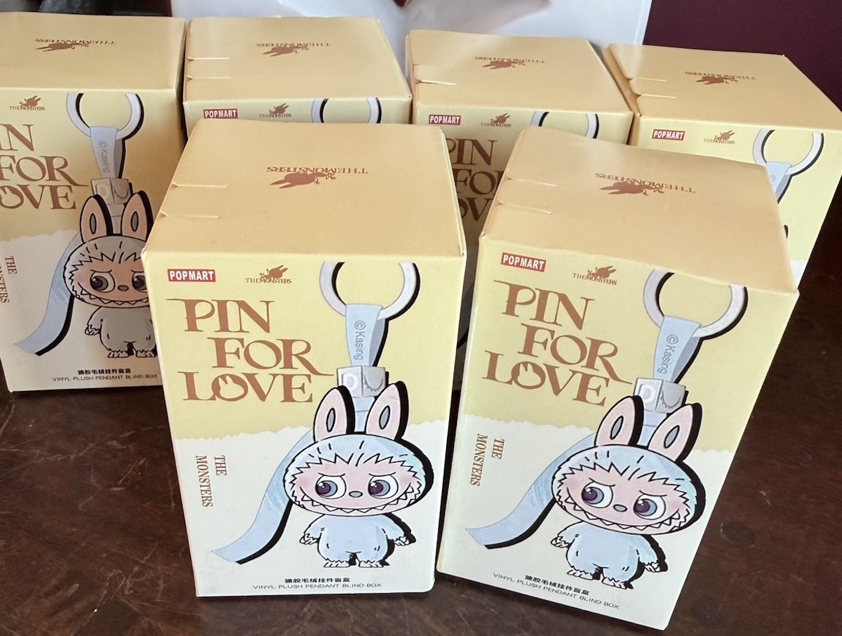 THE MONSTERS: Labubu - Pin for Love Series-Vinyl Plush Pendant Blind Box (A-M)