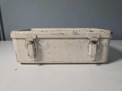 Vintage US Army Arrow Model 9-129-920 Metal First Aid Kit Box