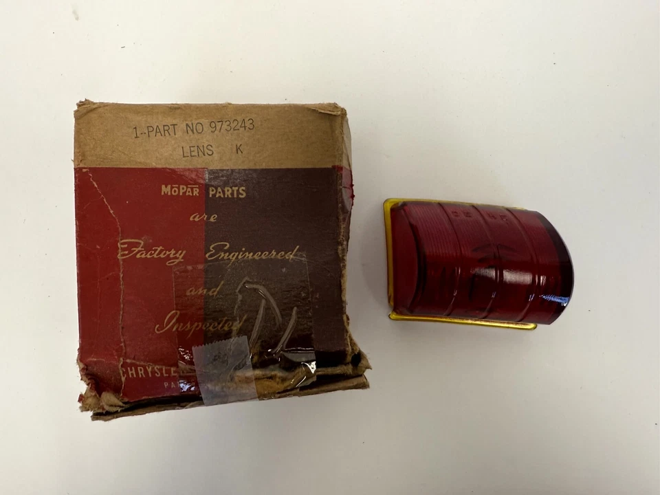 Desoto S-10 1942 luz trasera izquierda lado del conductor lámpara lente 973243 nuevo en stock Foto 3 de 4