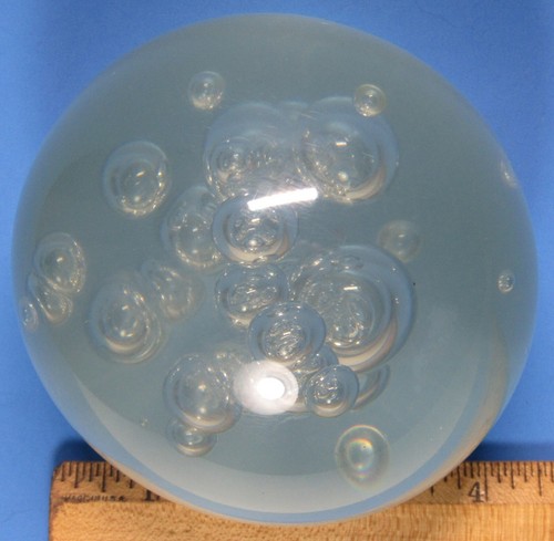 MCM ART Glass Style CLEAR Lucite Acrylic PAPERWEIGHT Controlled BUBBLES OVER 4" - Picture 6 of 12