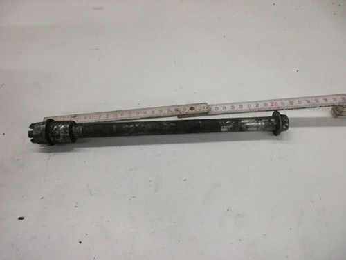 O1. Kawasaki Z 550 LTD KZ550B Steckachse hinten (2) Achse 17 mm Hinterrad Felge