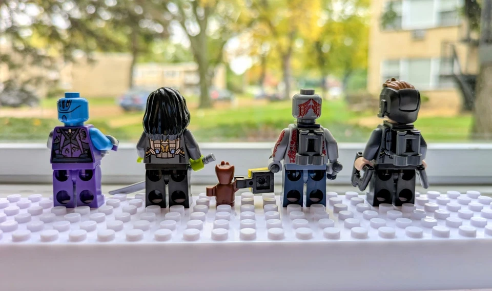 LEGO Guardians Of The Galaxy Minifigure Lot - The Milano vs. The Abilisk (76081) - Image 2 of 2