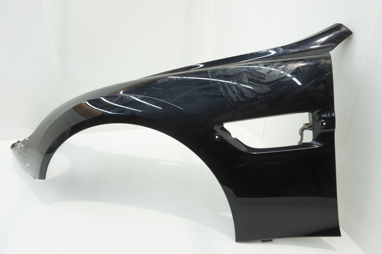 Aston Martin Vanquish 2012-2018 Front Left Fender P/N CD3316007AE