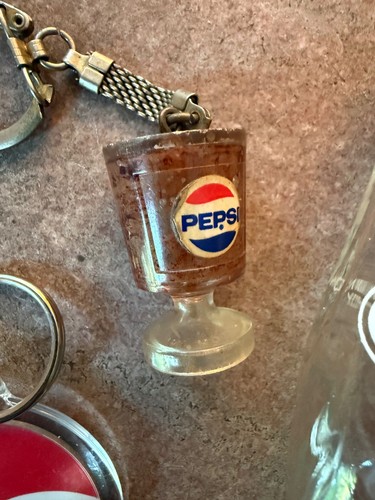 Vintage Pepsi key chains and pepper shaker - Picture 3 of 7