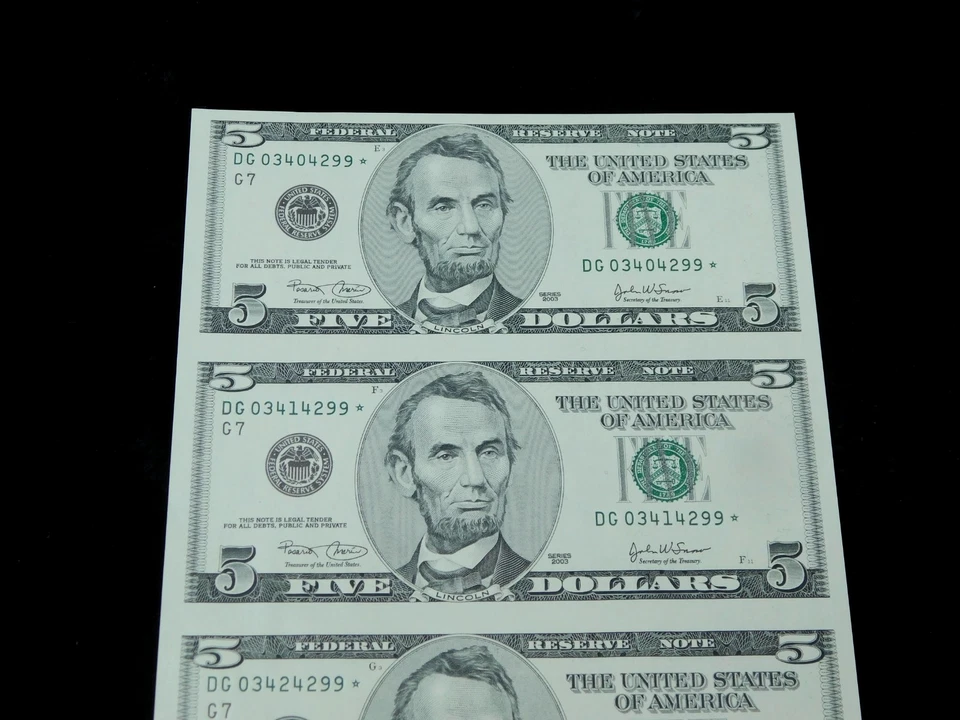 2003 $5 Federal Reserve Uncut Sheet of 4x UNC **STAR** Notes - Image 3 of 4