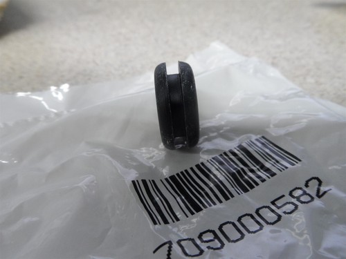 NOS OEM CAN AM Grommet 2015 Spyder 2018-21 F3 RT 709000582 - Picture 2 of 4