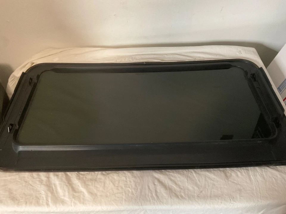 1995-2005 Ford Explorer, Mountaineer OEM SUN ROOF SUNROOF GLASS - Image 4 of 4