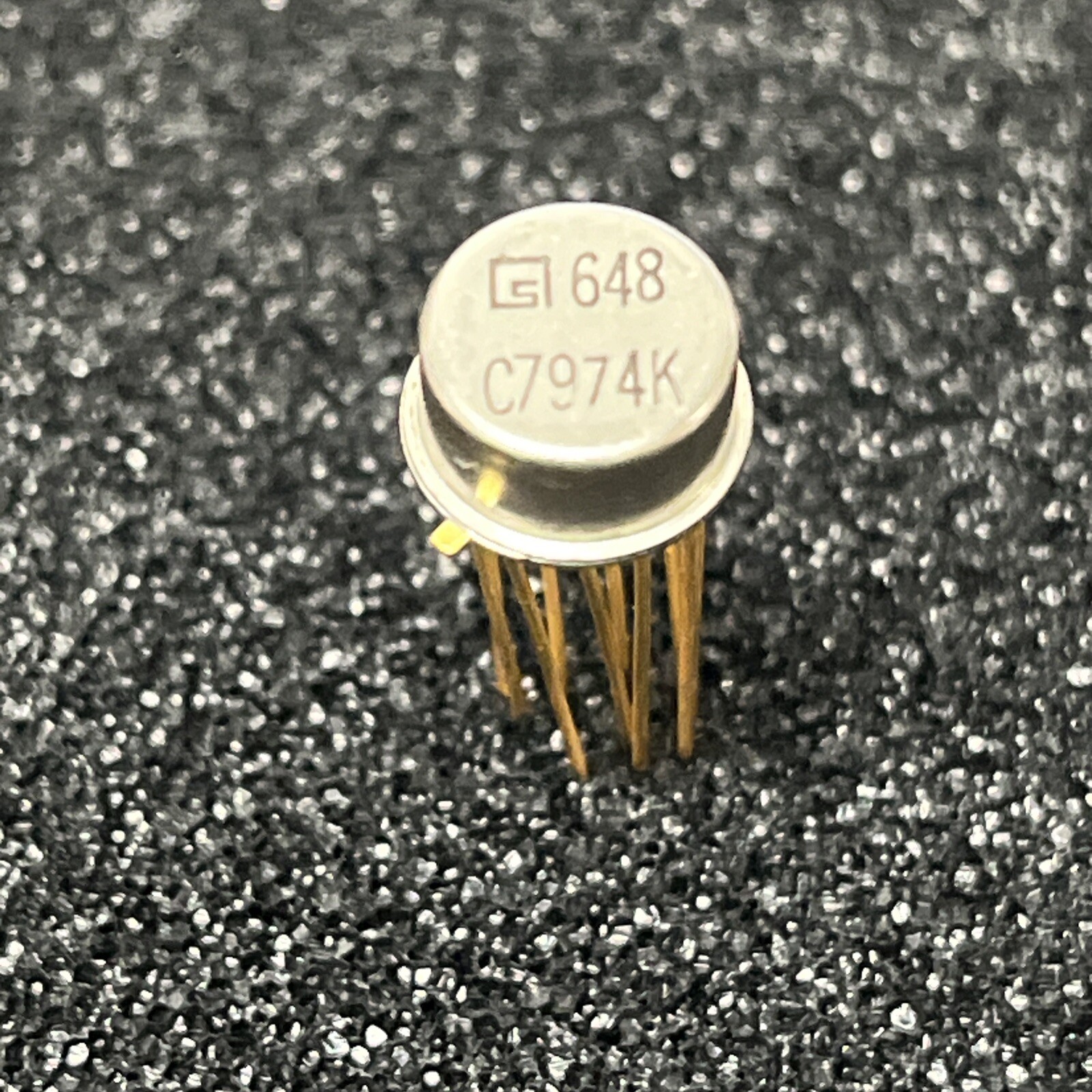 SIGNETICS ~ SMC544647 ~ MICROCIRCUIT, DIGITAL 10 PIN GOLD