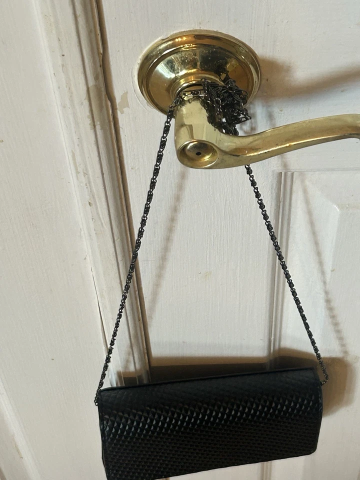 Bolso sin asas Neiman Marcus de cuero sintético bandolera correa de cadena bolso pequeño negro sin usar Foto 2 de 4