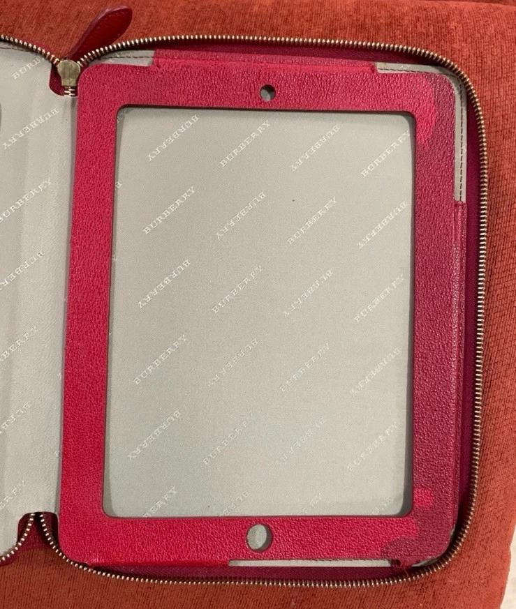 Burberry Haymarket Cuadros Recubierto Logo Lona iPad 2 Cremallera Funda Roja Foto 3 de 4