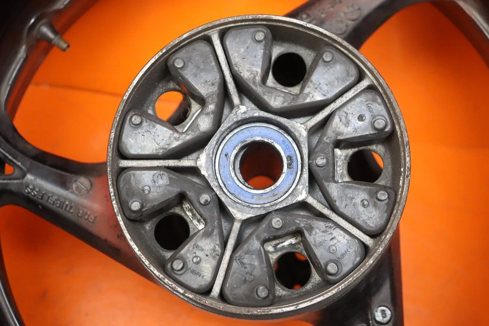 Llanta trasera recta original Suzuki Hayabusa 2008-2012 Foto 3 de 4