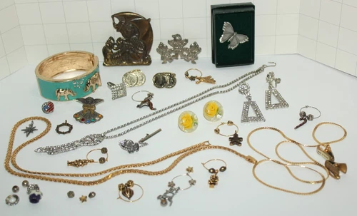 Vintage Lot Fashion & Costume Jewelry Necklaces, Bracelet, Charms, Earrings