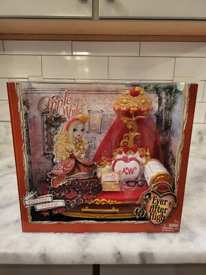 EVER AFTER HIGH APPLE WHITE FAINTING COUCH GIFT SET