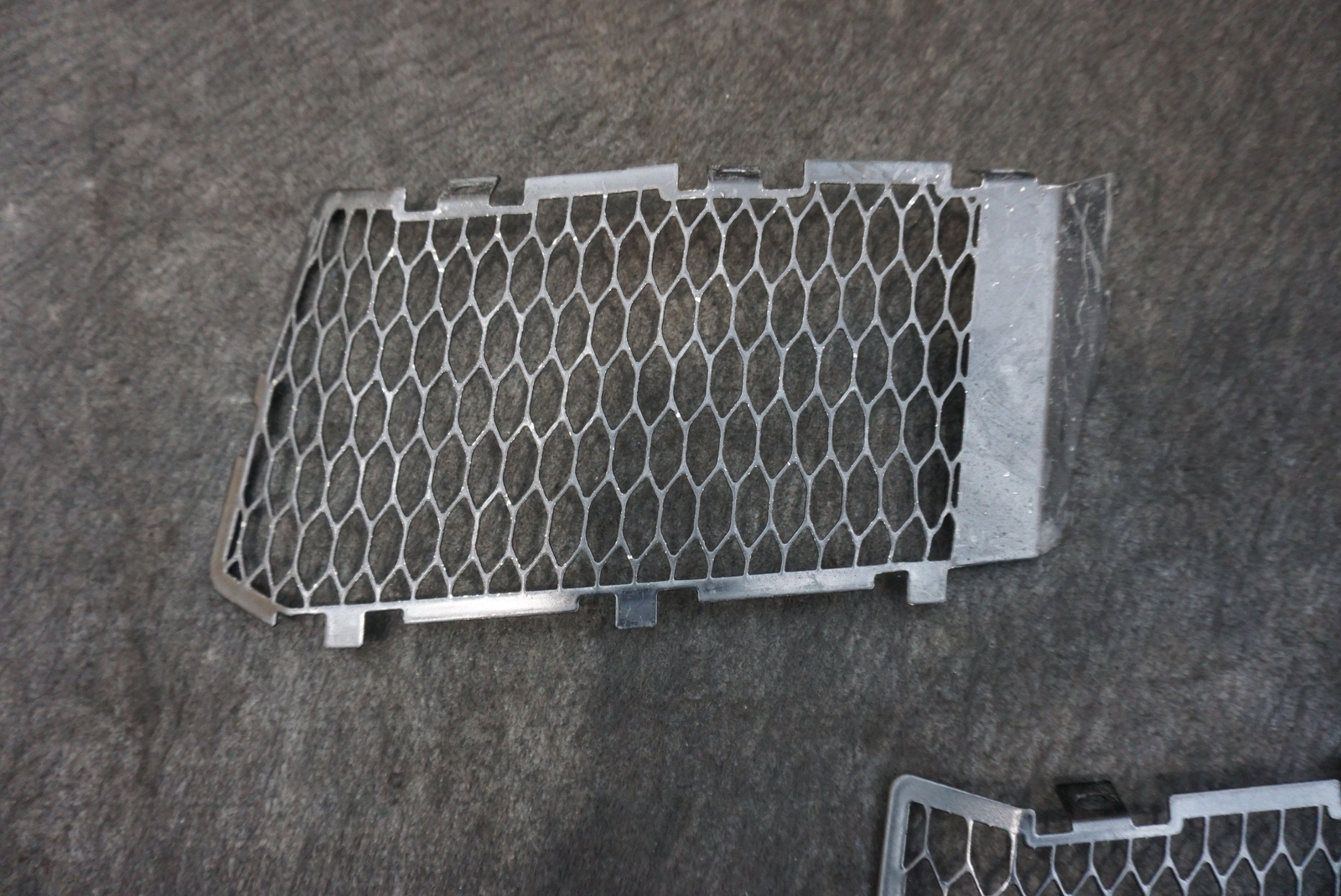 Set Front Bumper Outer & Middle Mesh Grille OEM 4S9807684A Audi R8 GT4 4S 16-18