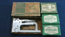 DUO FAST STAPLER GUN TACKER MODEL CT 850 & THREE BOXES OF DF STAPLES 308-D 1/4"
