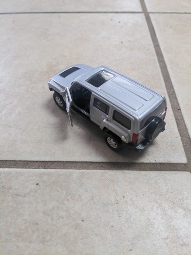 Welly Hummer H3 No. 43629 Silver 1/34 Scale DieCast SUV Truck Pull Back Action - Picture 5 of 12