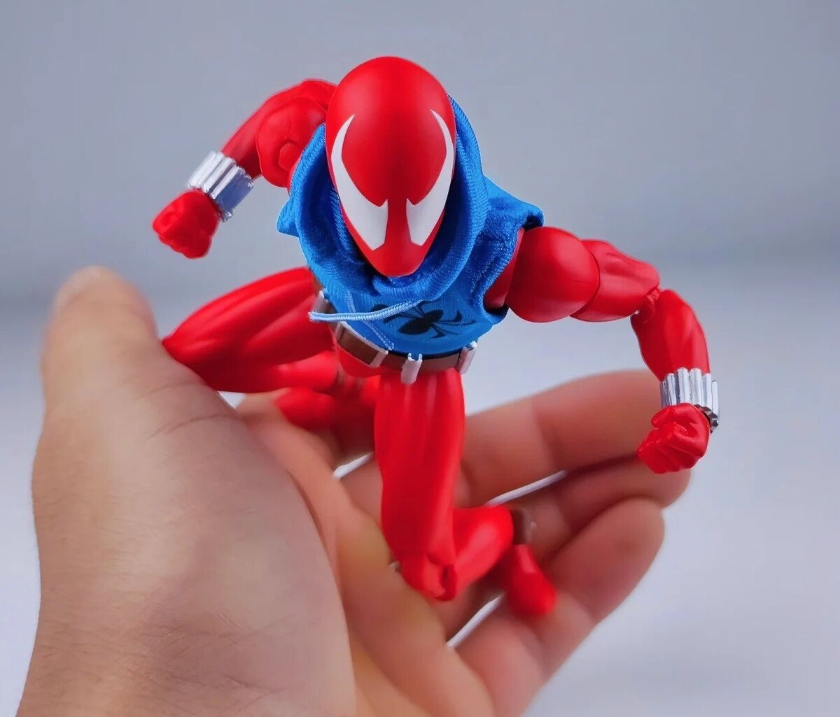IN STOCK】CT Toys Mafex No.186 Scarlet Spider-Man Comic Ver IN STOCK】CT Toys Mafex No.186 Scarlet Spider-Man Comic Ver