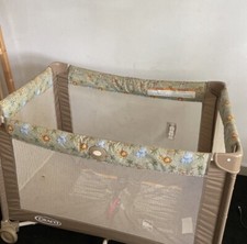 Beautiful collapsible baby crib