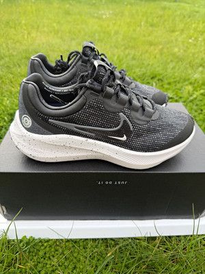 Nike Zoom Winflo 8 Shield Damen Laufschuhe Schwarz/Grau EU 36,5 DC3730-001