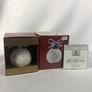 Lladró 2001 Christmas Ball Porcelain Bauble Ornament White W Box 16717 Hanging