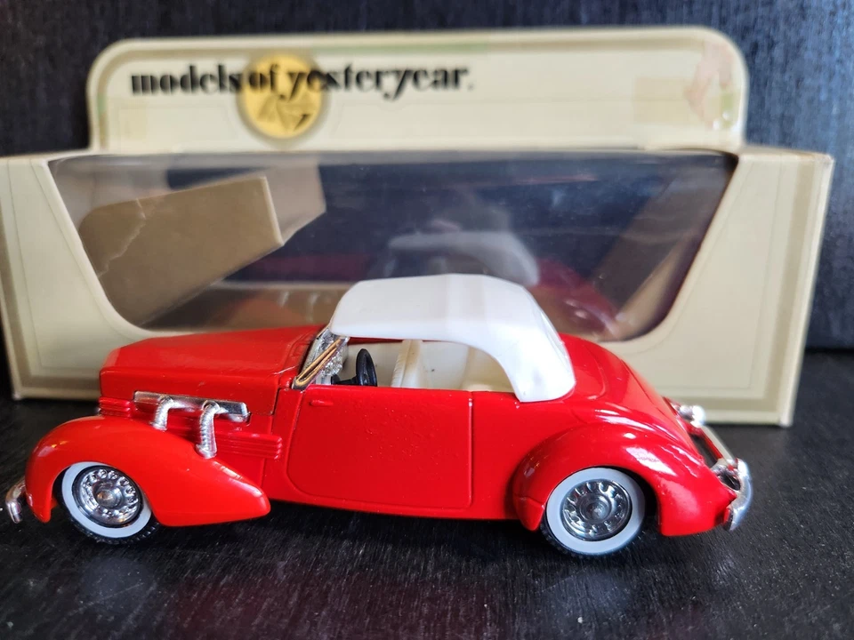 MATCHBOX MODELS OF YESTERYEAR Y-18 1937 CORD 812 RED & WHITE 1978 NIB - Image 2 of 4