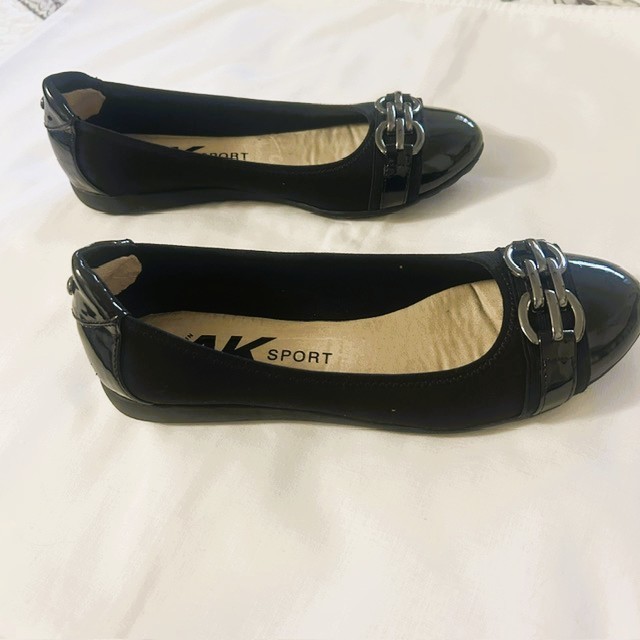 Anne Klein AK Sport Ladies Shoes 8.5 to 9 Black Patent Heels and Toes Read
